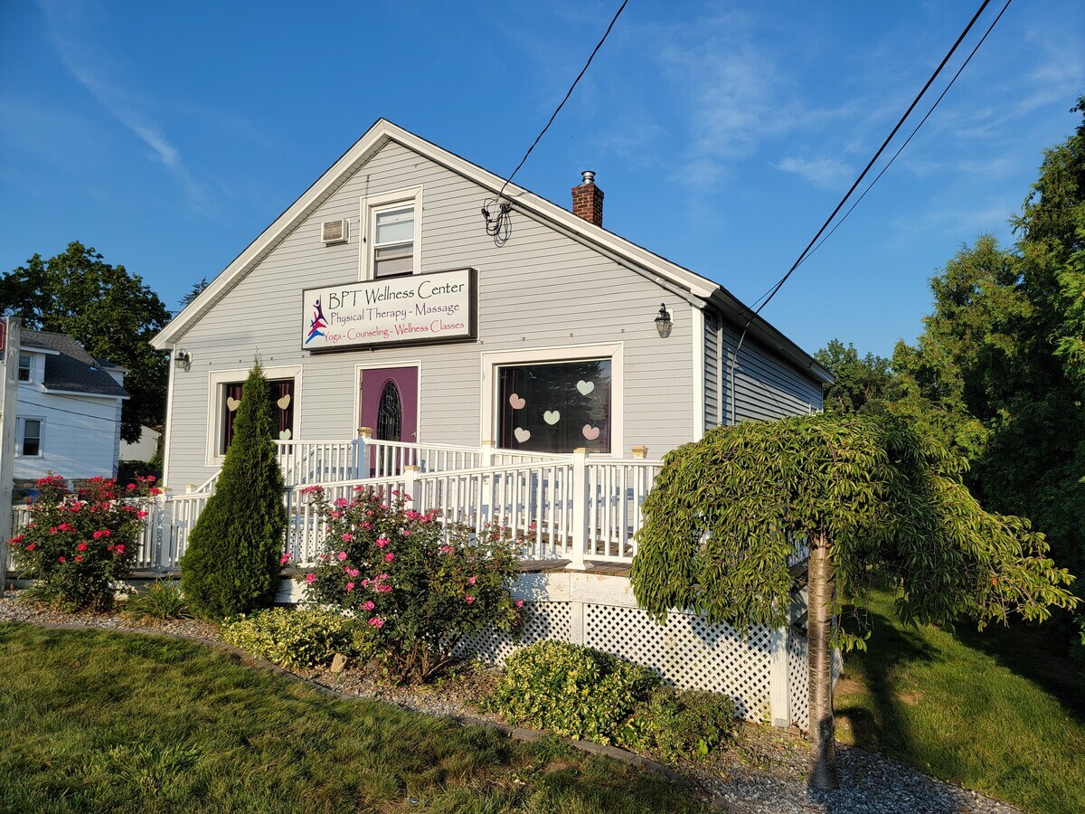 466 East St, Plainville, CT 06062