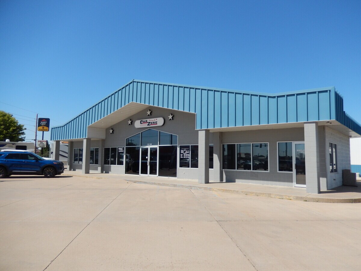 1300 Vine St, Hays, KS 67601 Car Zone