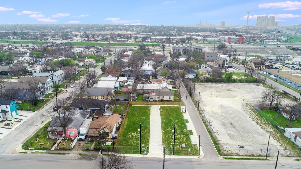 226 E Carson St, San Antonio, TX for sale - Aerial - Image 3 of 5