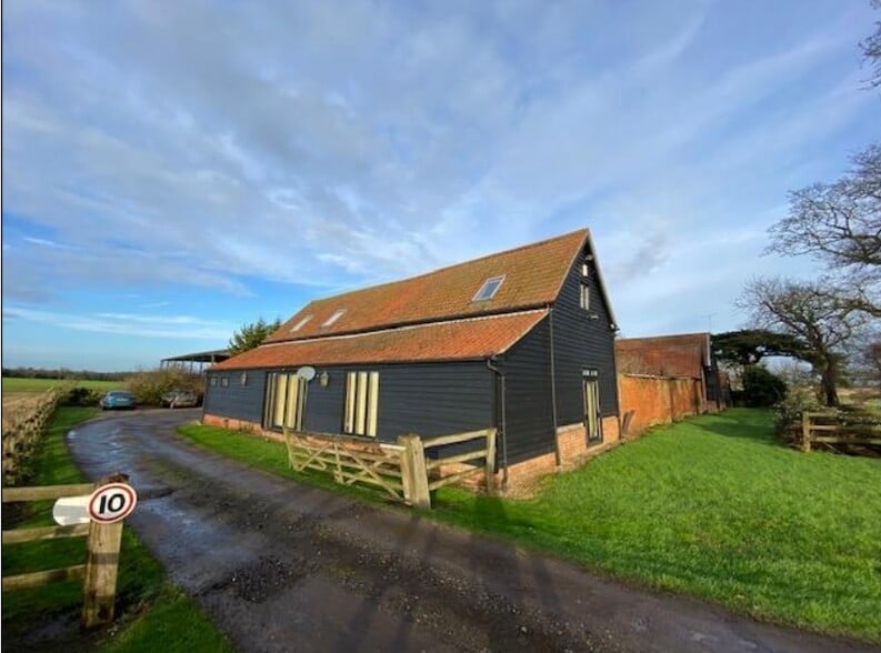 Gulpher Rd, Felixstowe for sale - Primary Photo - Image 1 of 1