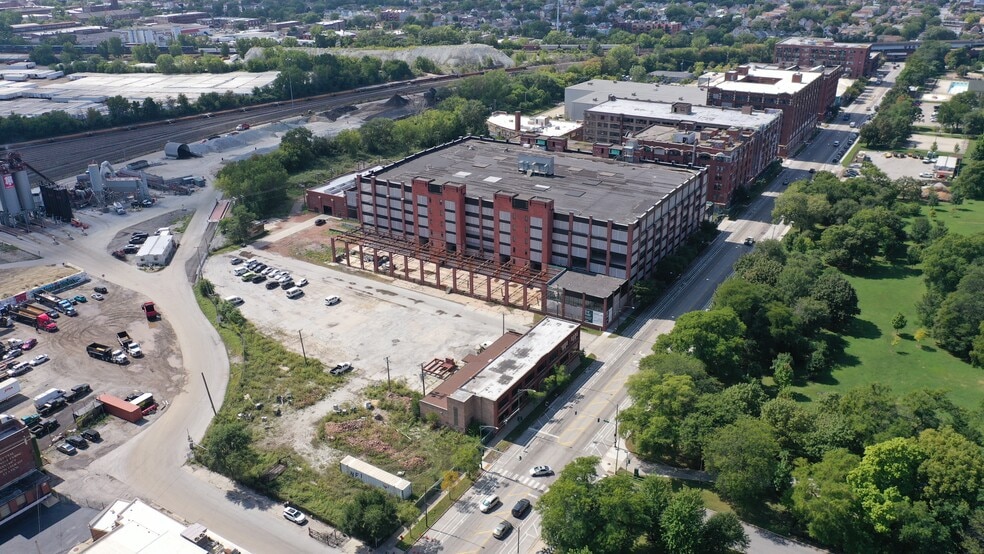 2101 W Pershing Rd, Chicago, IL for lease - Building Photo - Image 2 of 3