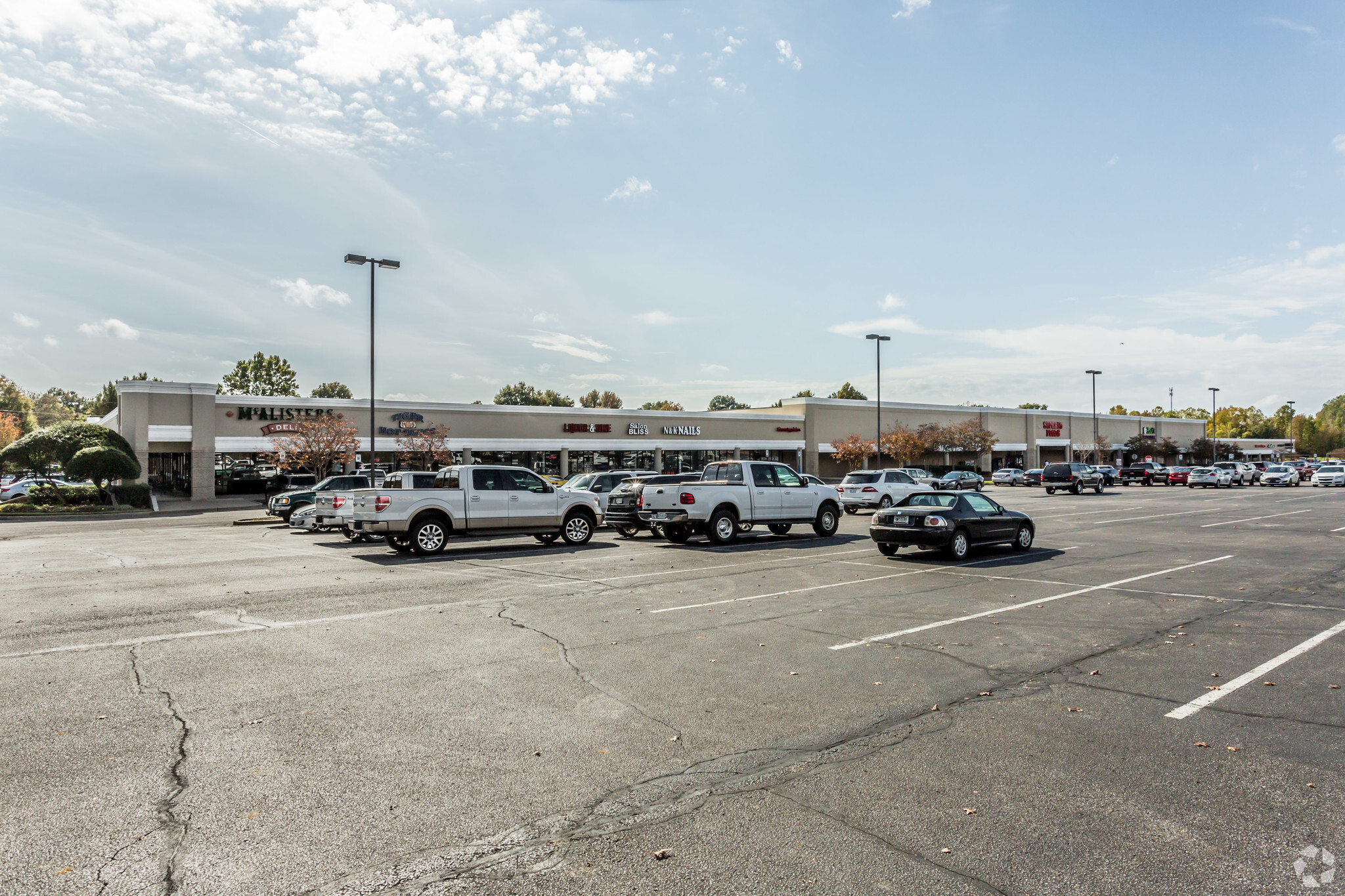 945-975 E Goodman Rd, Southaven, MS for lease Building Photo- Image 1 of 11