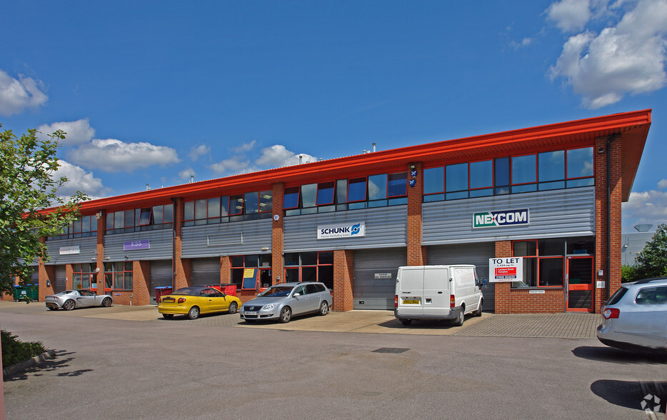 Howard Way, Newport Pagnell for lease - Primary Photo - Image 1 of 4