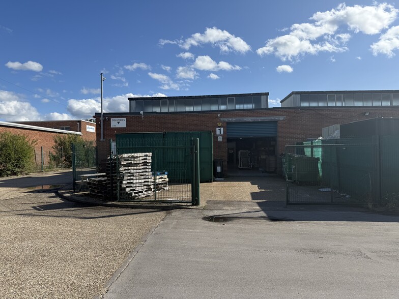 Unit 1, Star Road Industrial Estate Road, Partridge Green for lease - Building Photo - Image 3 of 4