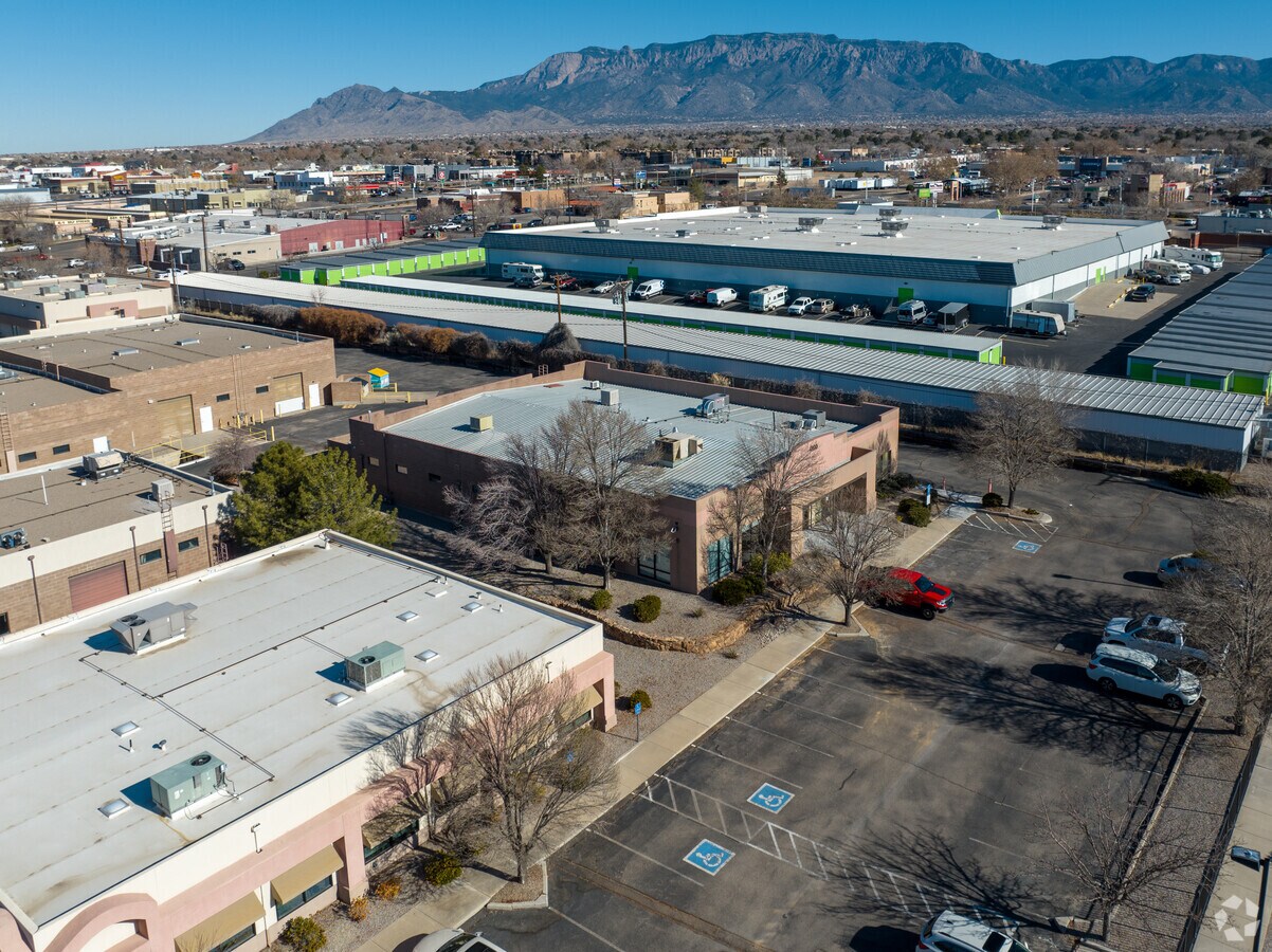 4800 Hardware Dr NE, Albuquerque, NM 87109