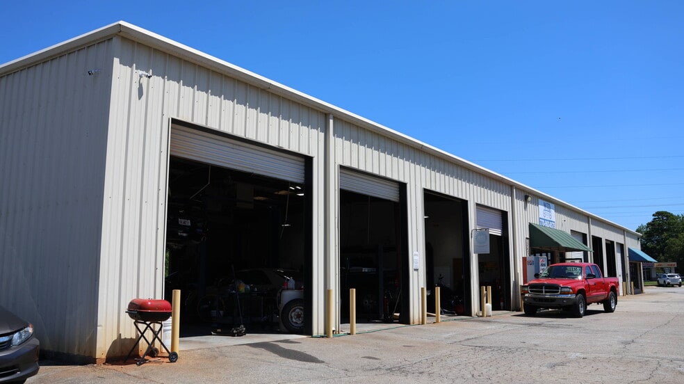 304 Buford Dr NE, Lawrenceville, GA for sale - Building Photo - Image 2 of 5