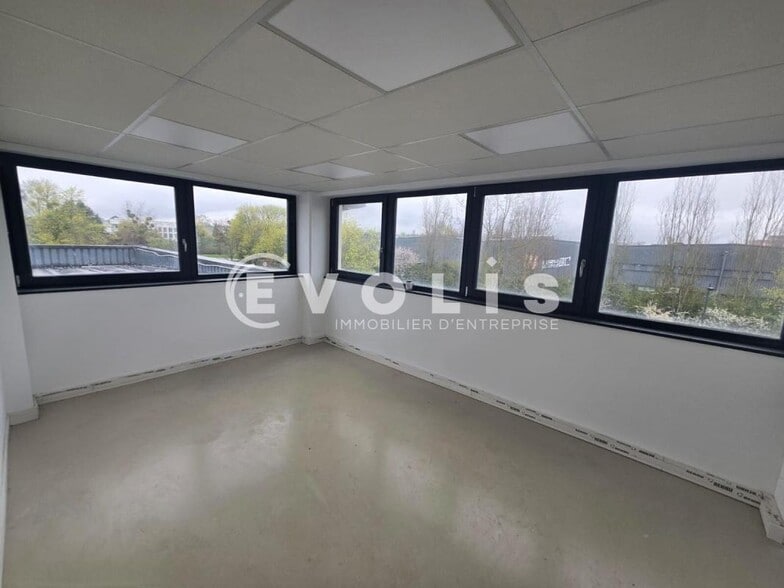 Flex in Évry-Courcouronnes for lease - Interior Photo - Image 1 of 7