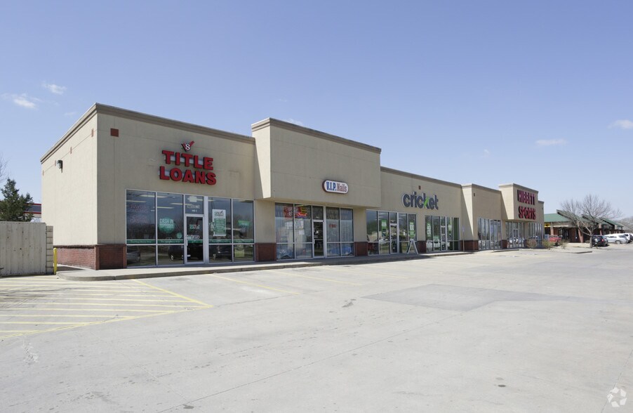 1401 Baptiste Dr, Paola, KS 66071