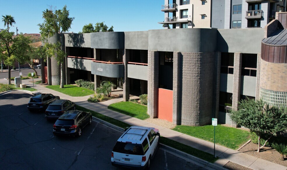 4330 N Civic Center Plz, Scottsdale, AZ for sale - Building Photo - Image 2 of 8