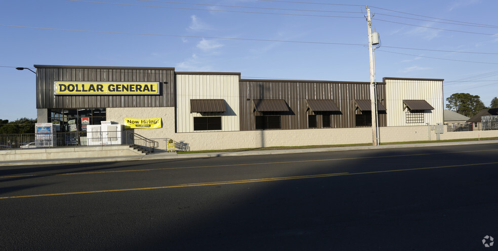 380 NW Hemlock St, Waldport, OR for sale - Primary Photo - Image 1 of 1