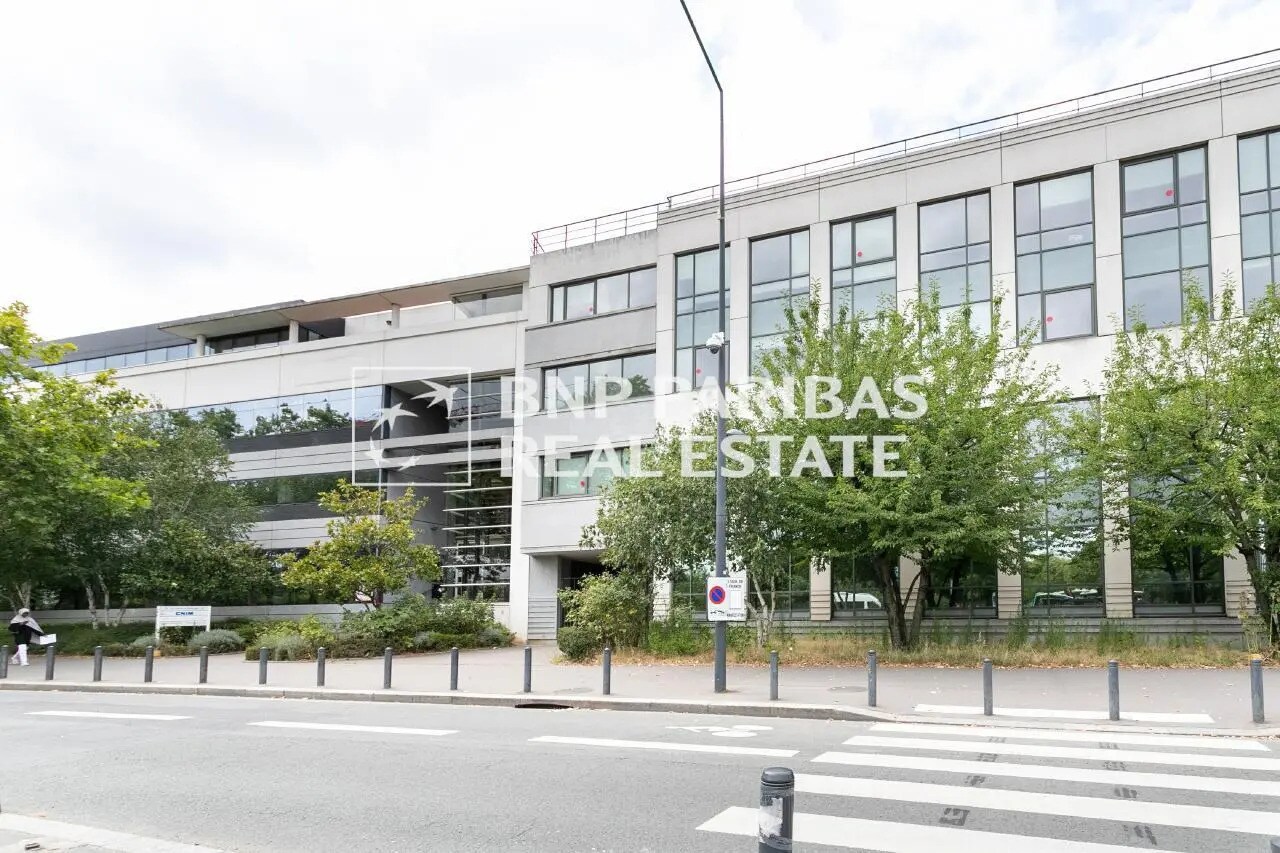 Office in Saint-Denis for sale Building Photo- Image 1 of 12