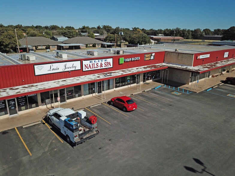 400 W Park Ave, Iowa Park, TX for sale - Primary Photo - Image 1 of 12