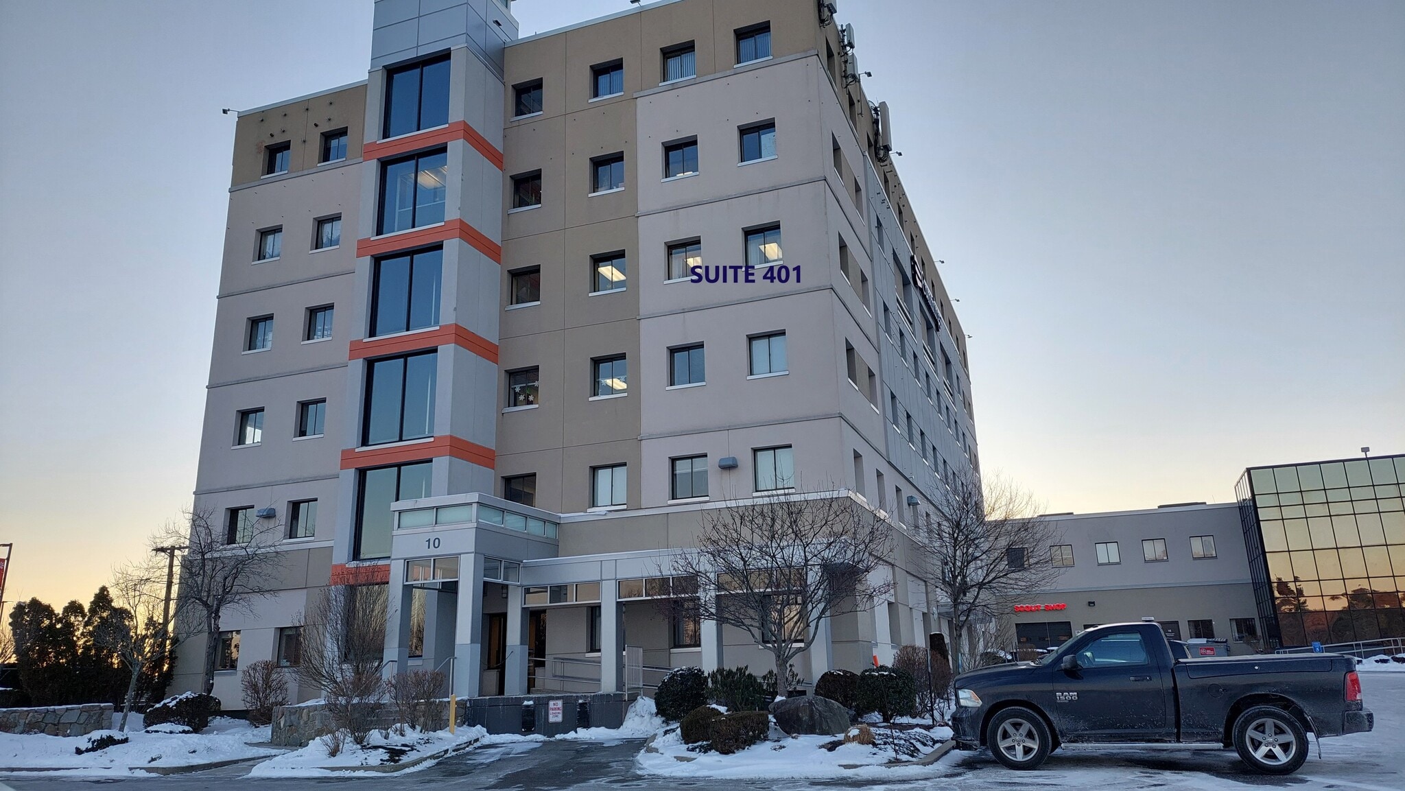 2-100 Tower Office Park, Woburn, MA for lease Building Photo- Image 1 of 7