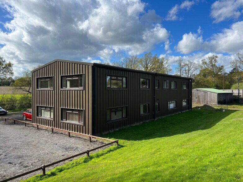 Cuckfield Rd, Haywards Heath for lease - Building Photo - Image 3 of 5