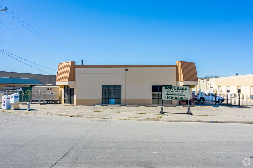 11001-11027 Osgood Dr, San Antonio, TX for lease - Building Photo - Image 1 of 6