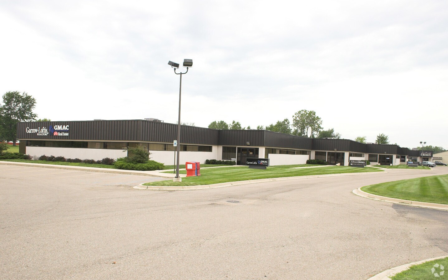 6122 W Pierson Rd, Flushing, MI 48433