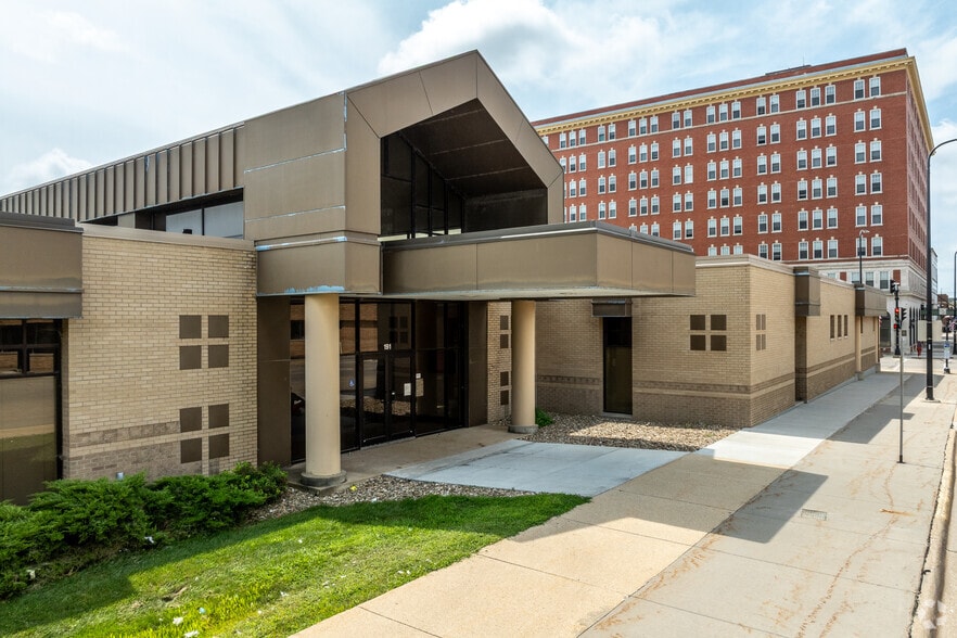 191 W 5th St, Waterloo, IA for sale - Building Photo - Image 3 of 6