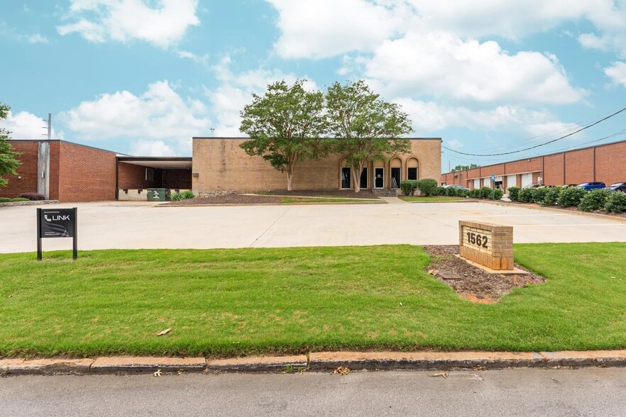 1562 Litton Dr, Stone Mountain, GA for lease - Building Photo - Image 2 of 5
