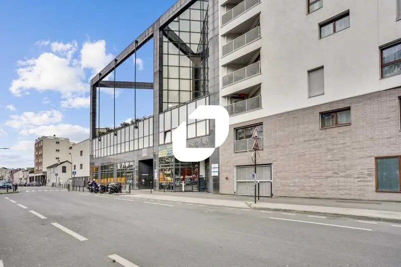 Office in Ivry-sur-Seine for lease - Building Photo - Image 1 of 10