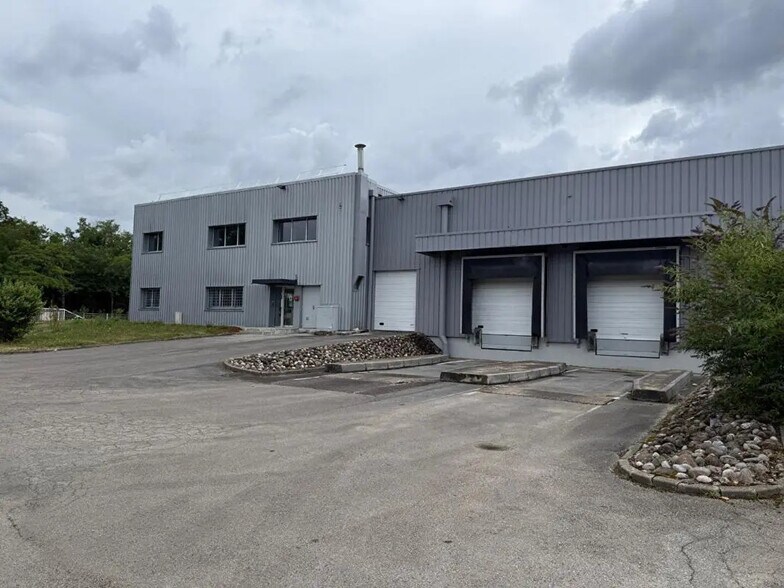 Flex in Besançon for lease - Building Photo - Image 1 of 4