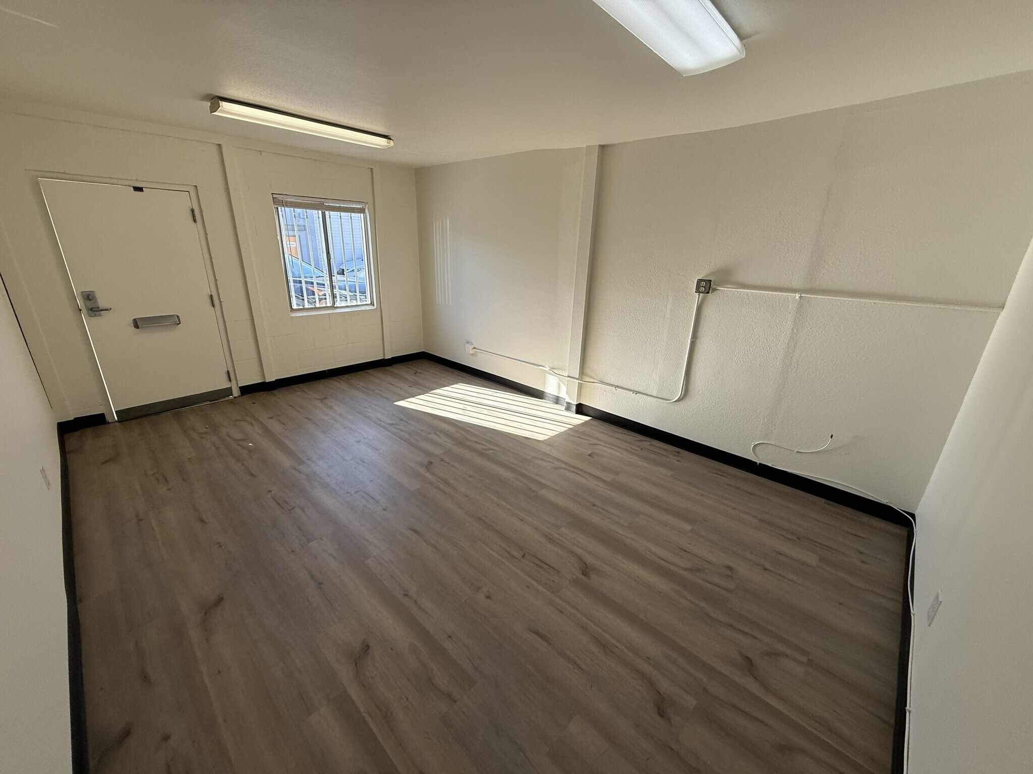 9907-9909 Canoga Ave, Chatsworth, CA for lease Interior Photo- Image 1 of 5