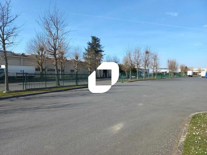 Flex in Goussainville for lease - Building Photo - Image 2 of 14