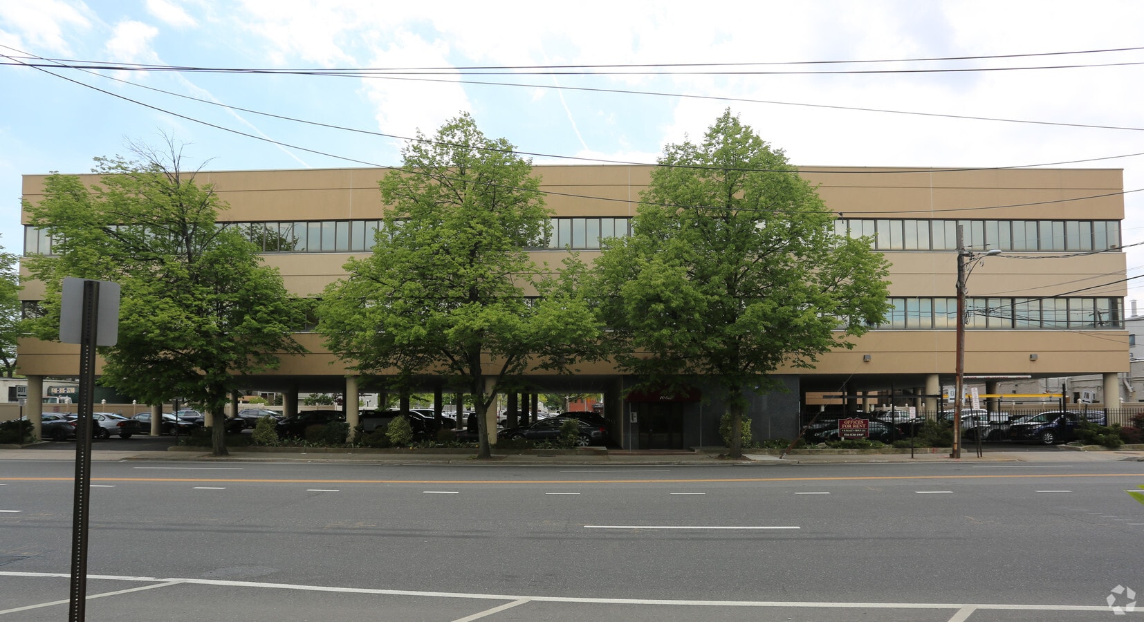 10 E Merrick Rd, Valley Stream, NY 11580