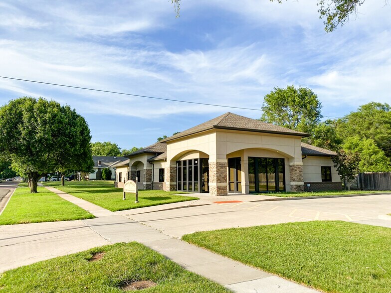 400 Allison St, Newton, KS for sale - Building Photo - Image 1 of 1