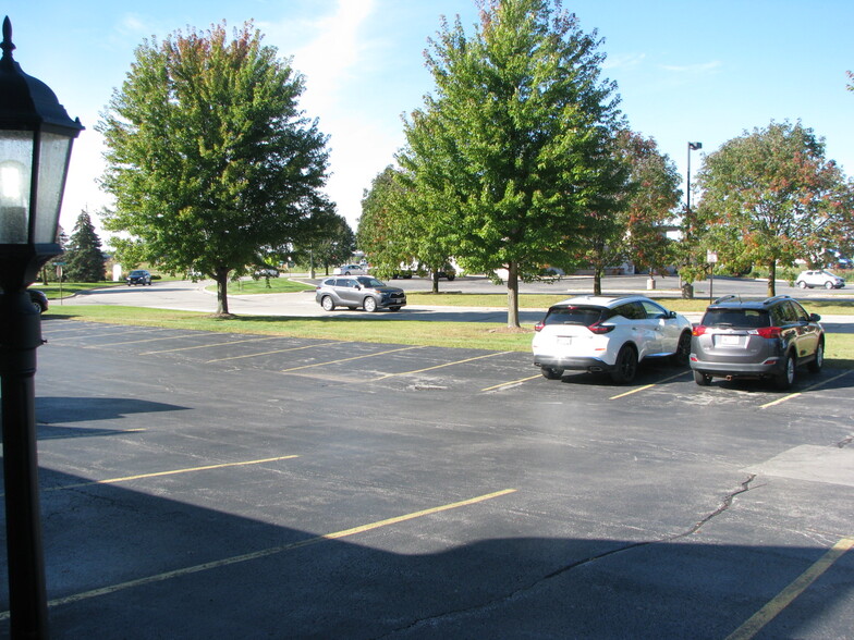 2071 Central Dr, Green Bay, WI for lease - Building Photo - Image 3 of 19