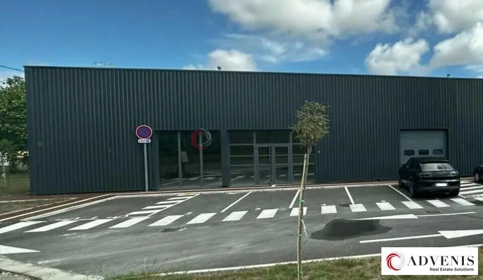 Flex in VILLENAVE-D'ORNON for lease - Building Photo - Image 2 of 8