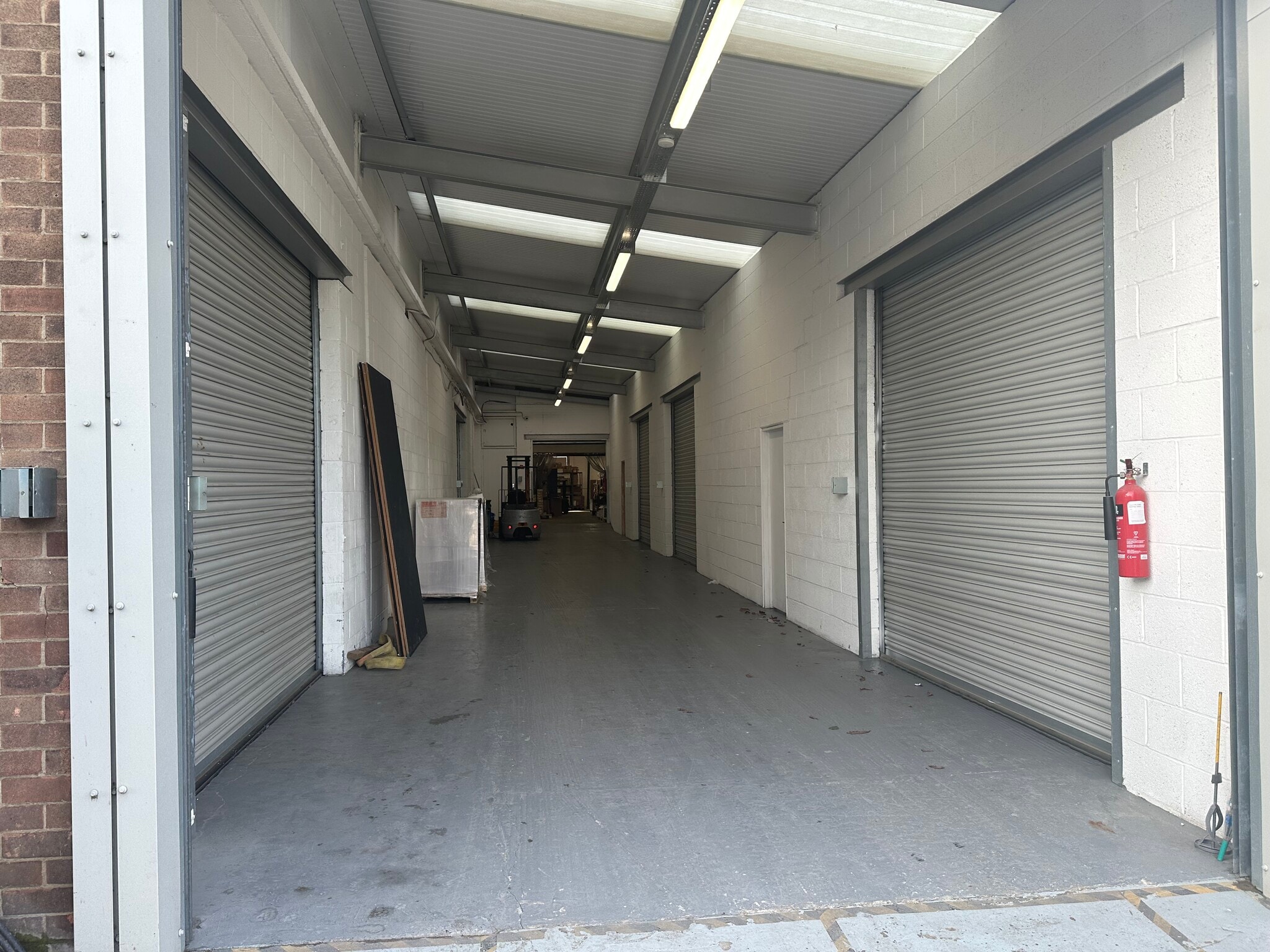Coldharbour Ln, Rainham for lease Interior Photo- Image 1 of 1