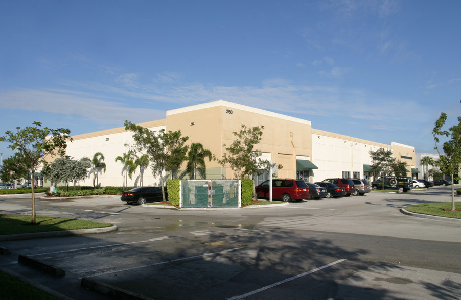 2750 Glades Cir, Weston, FL for lease - Building Photo - Image 2 of 9