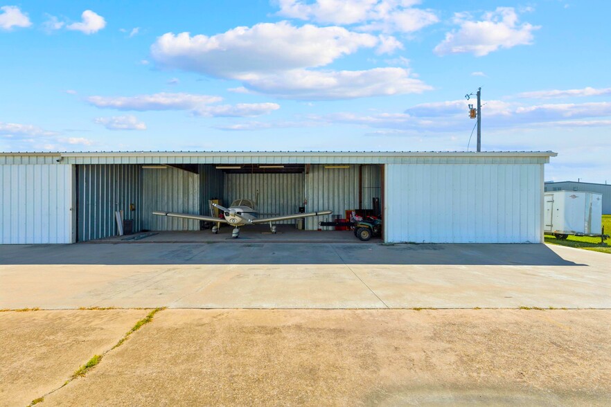 318 Lindbergh Dr, Roanoke, TX for sale - Building Photo - Image 3 of 9