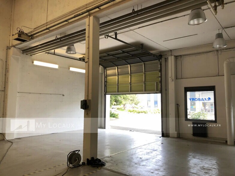 Flex in Gennevilliers for lease - Interior Photo - Image 3 of 6