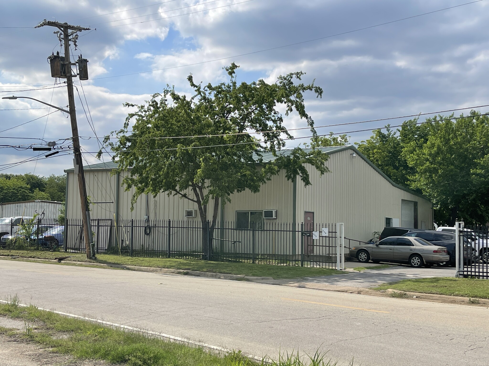 208 Grand Ave, Fort Worth, TX 76164 - Industrial for Sale | LoopNet