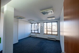11 Place Du General Leclerc, Levallois-Perret for lease Interior Photo- Image 1 of 5