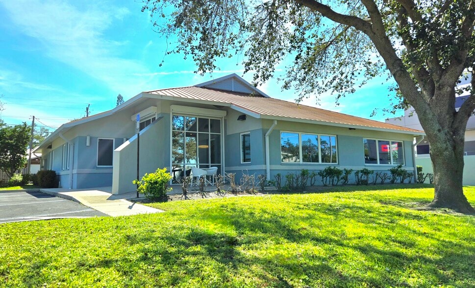 1813 Manatee Ave, Bradenton, FL for sale - Primary Photo - Image 1 of 1