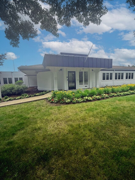 1120 Soldiers Field Rd, Boston, MA for lease - Building Photo - Image 2 of 3