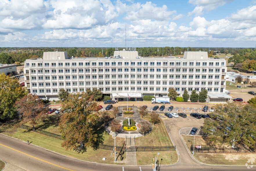 1860 Chadwick Dr, Jackson, MS for lease - Building Photo - Image 3 of 5