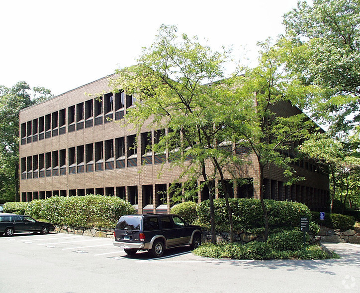 3 Greenwich Office Park, Greenwich, CT for lease - Primary Photo - Image 1 of 3