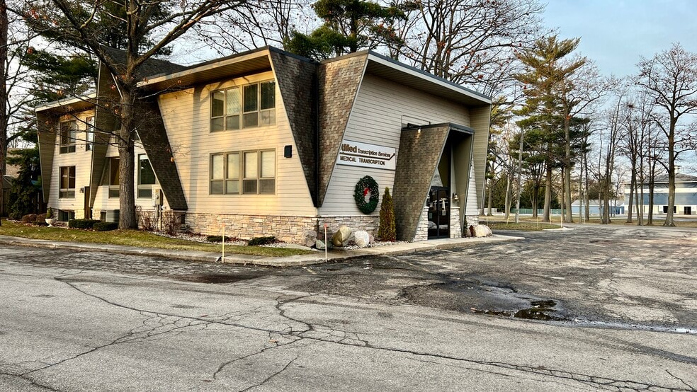 2604 Sunnyside Dr, Cadillac, MI for sale - Building Photo - Image 2 of 57