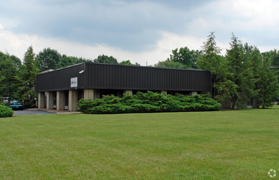 1 Indian Ln E, Towaco, NJ 07082