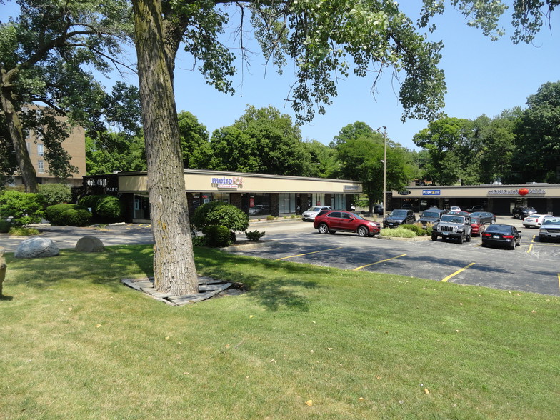 4408 N Knoxville Ave, Peoria, IL for lease - Building Photo - Image 1 of 9