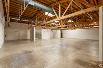 1090 N Palm Canyon Dr, Palm Springs, CA for lease Interior Photo- Image 2 of 7