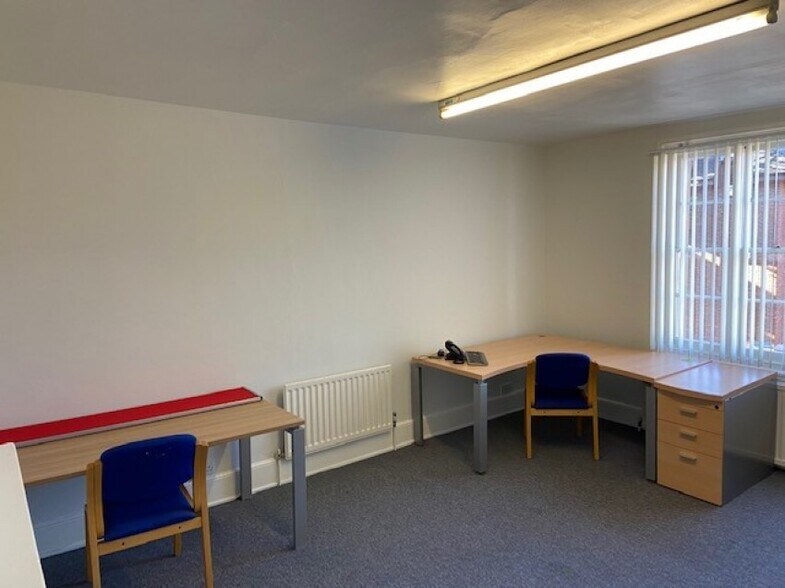 83 South St, Dorking for lease - Interior Photo - Image 3 of 3