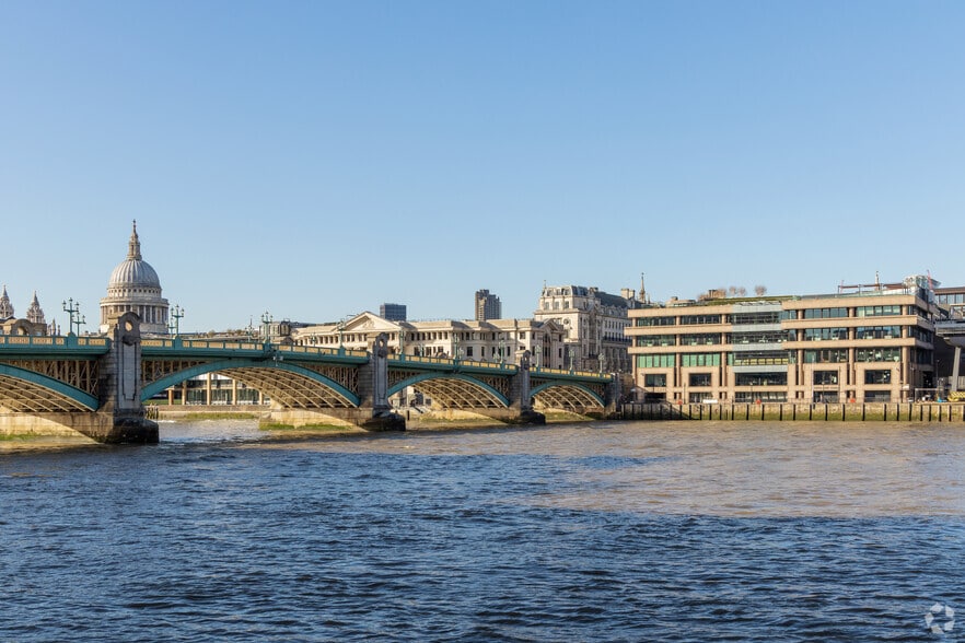 10 Queen Street Pl, London for lease - Building Photo - Image 2 of 16