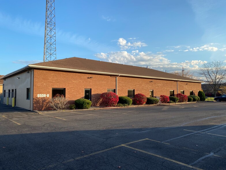 6508 Basile Rowe, East Syracuse, NY for lease - Building Photo - Image 1 of 1