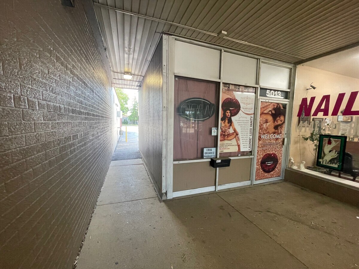 5013 W Howard Ave, Milwaukee, WI 53220