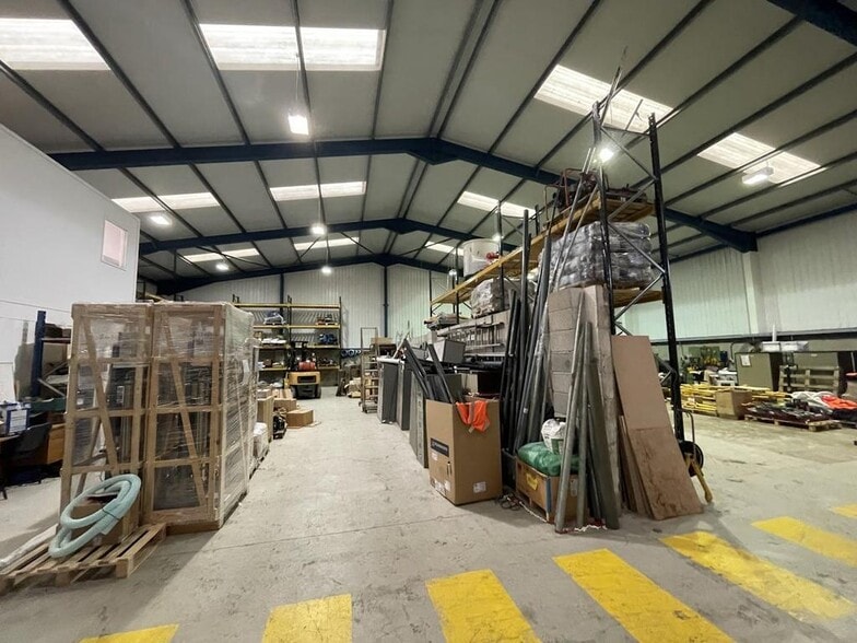 Galveston Grv, Stoke On Trent for lease - Interior Photo - Image 2 of 12