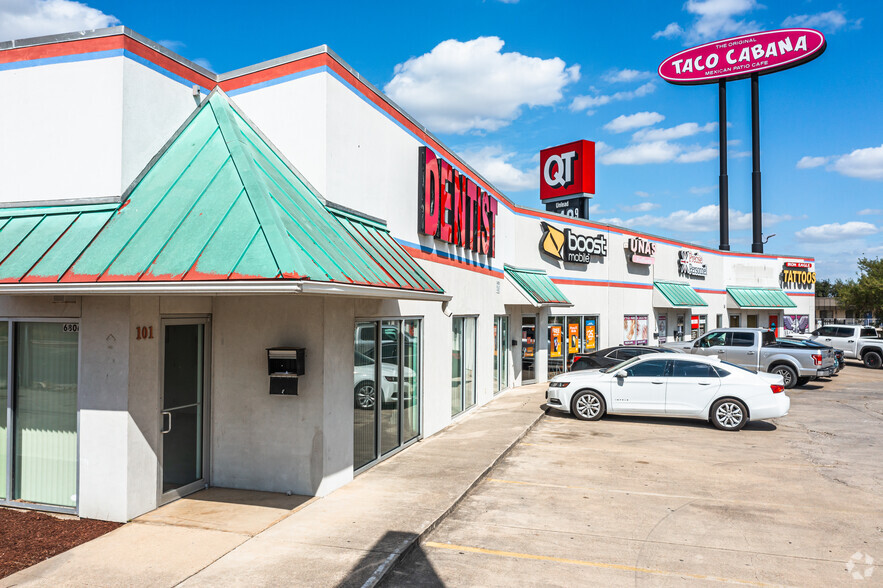 6806 W Military Dr, San Antonio, TX for lease - Building Photo - Image 3 of 10